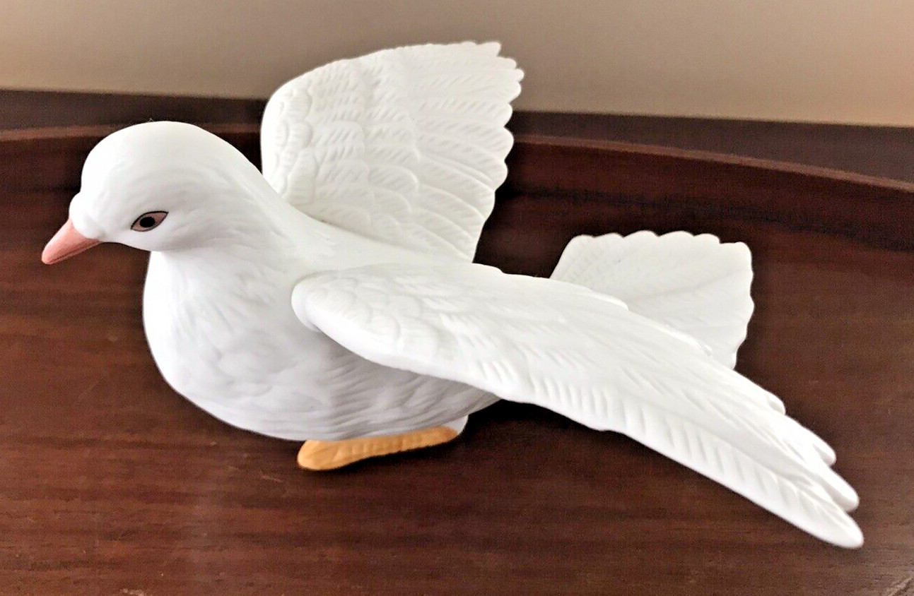 Vintage Homeco White Dove Love Bird Pair Bisque Porcelain 8856 Realistic Details