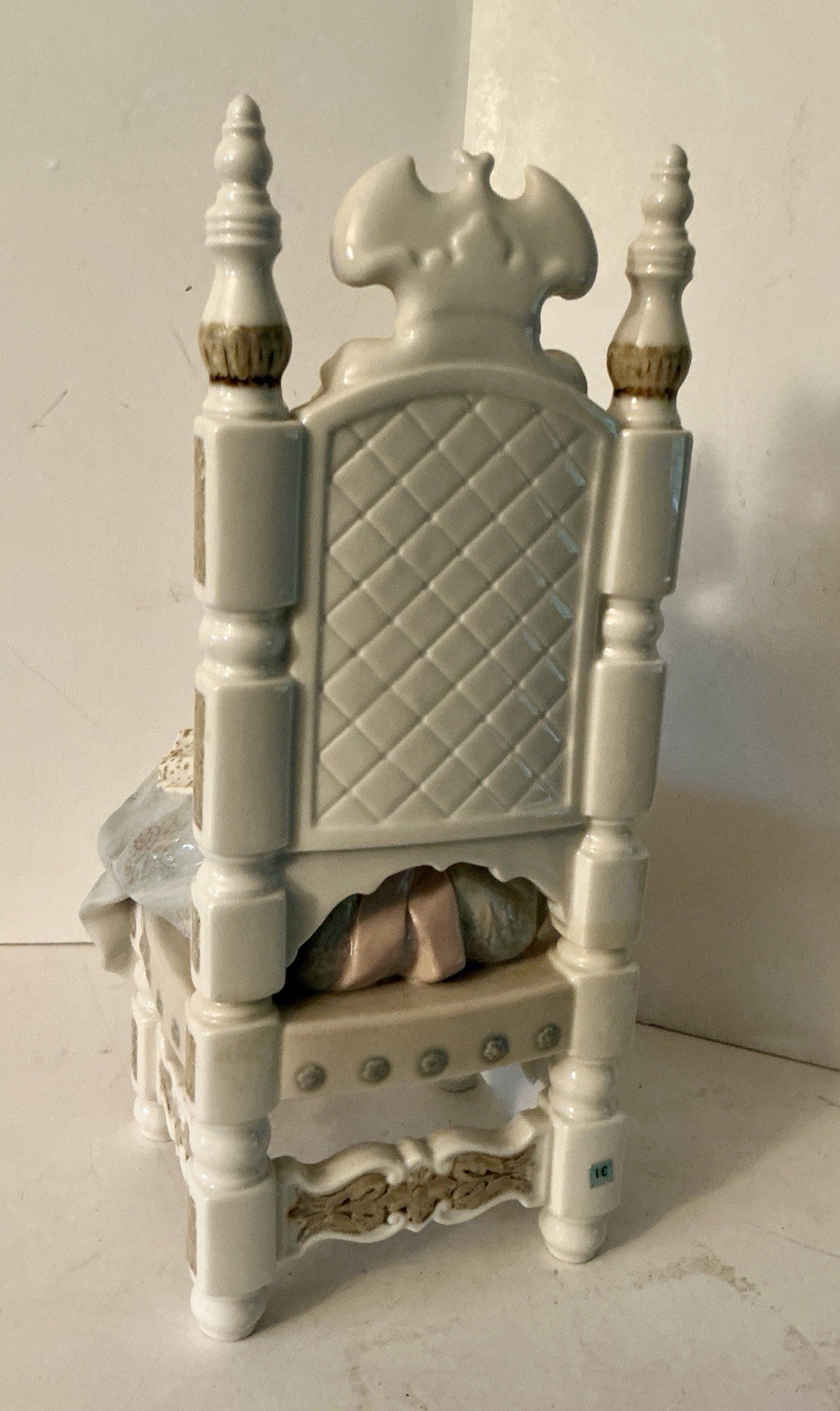 Lladro large 1396 “Appreciation” Attentive Valencian Girl Figurine **tk