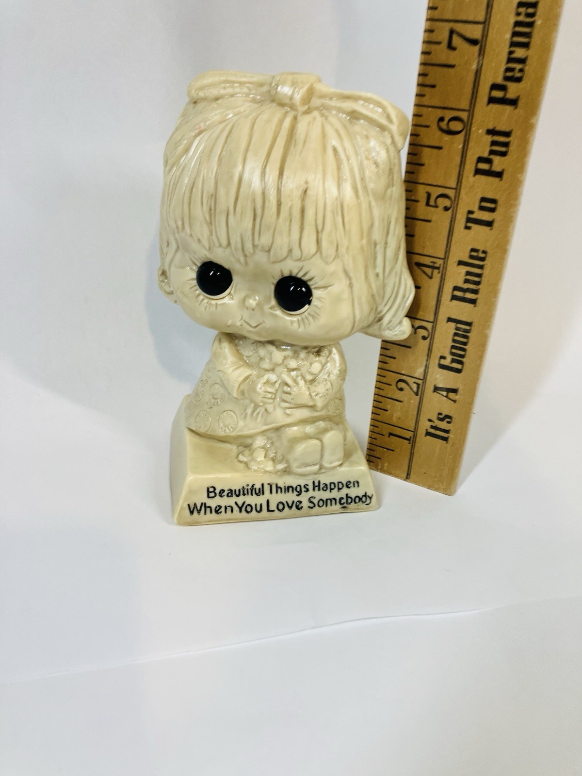 W & R Berries Co 1970 Beautiful Things Happen When you Love Somebody Figurine