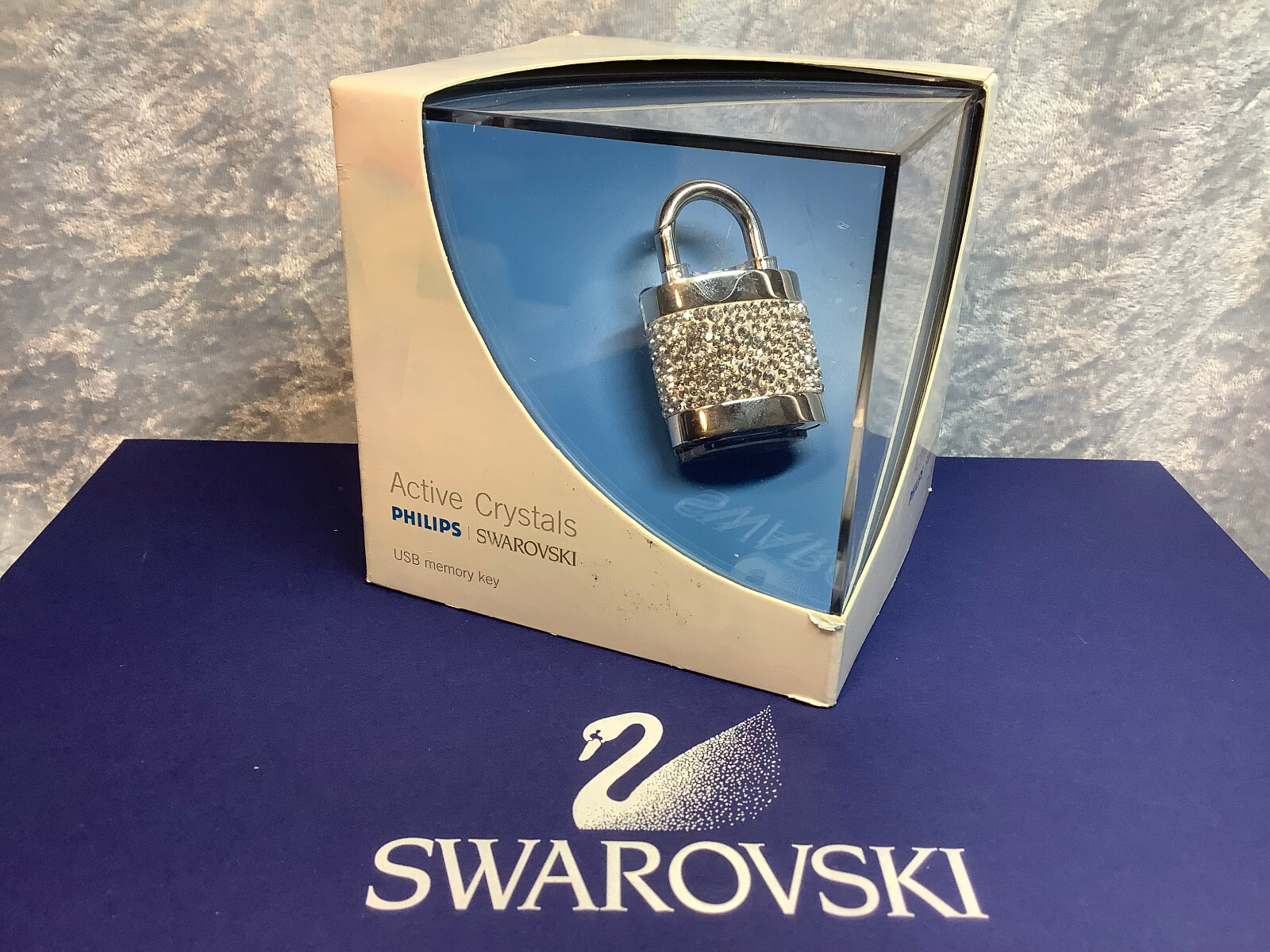 Swarovski Philips Active Crystal ‘lock out’ USB memory key 909823 867000030735