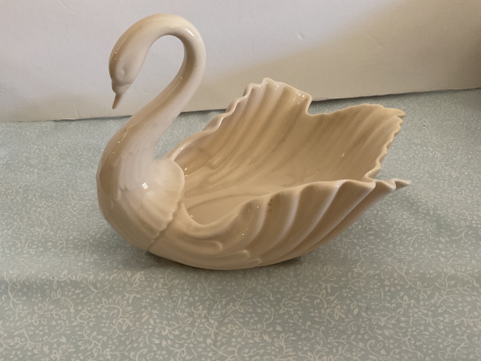 LARGE LENOX IVORY PORCELAIN SWAN 8 3/4″ U.S.A.