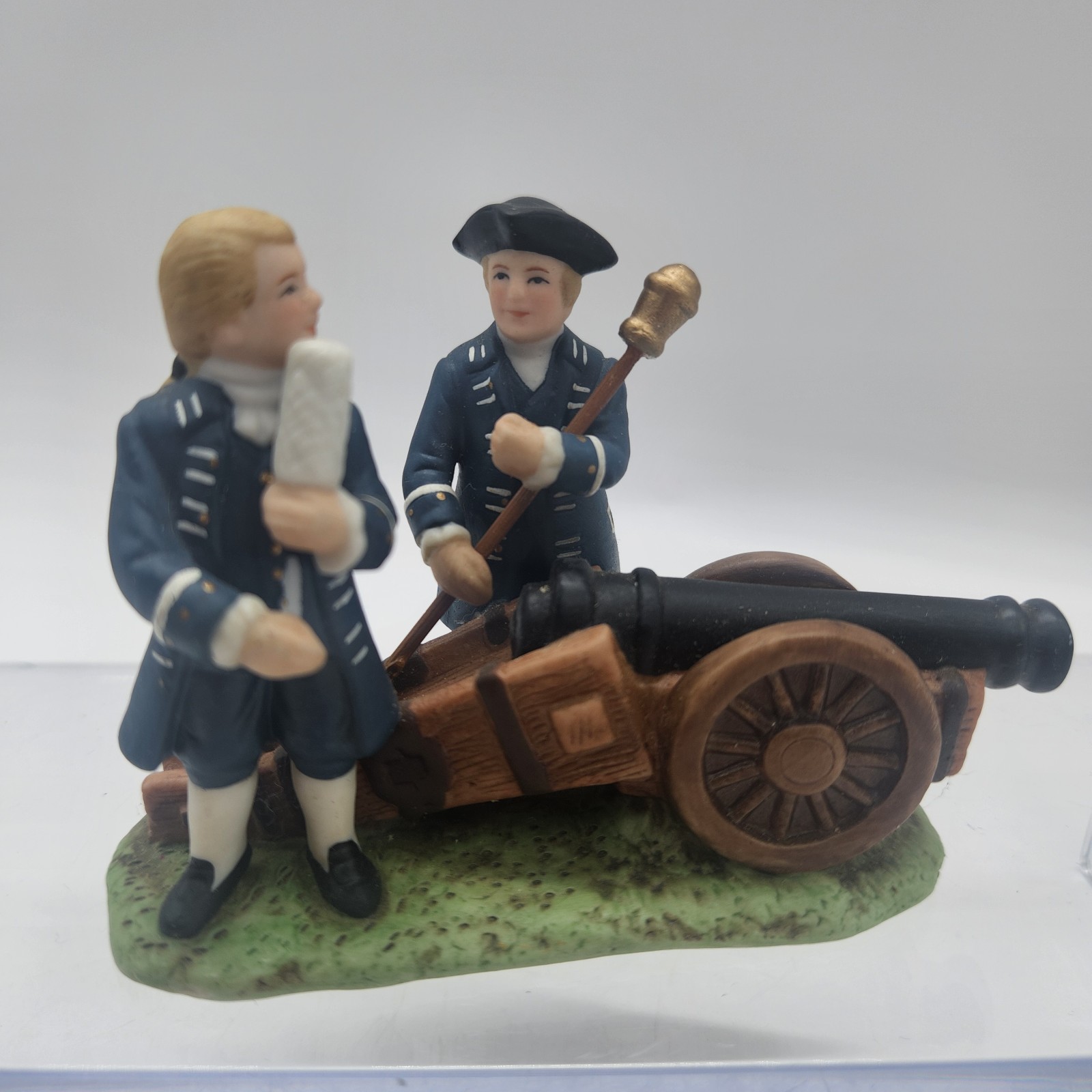 VTG 1998 Lefton Williamsburg Collection Revolutionary war figurine cannon