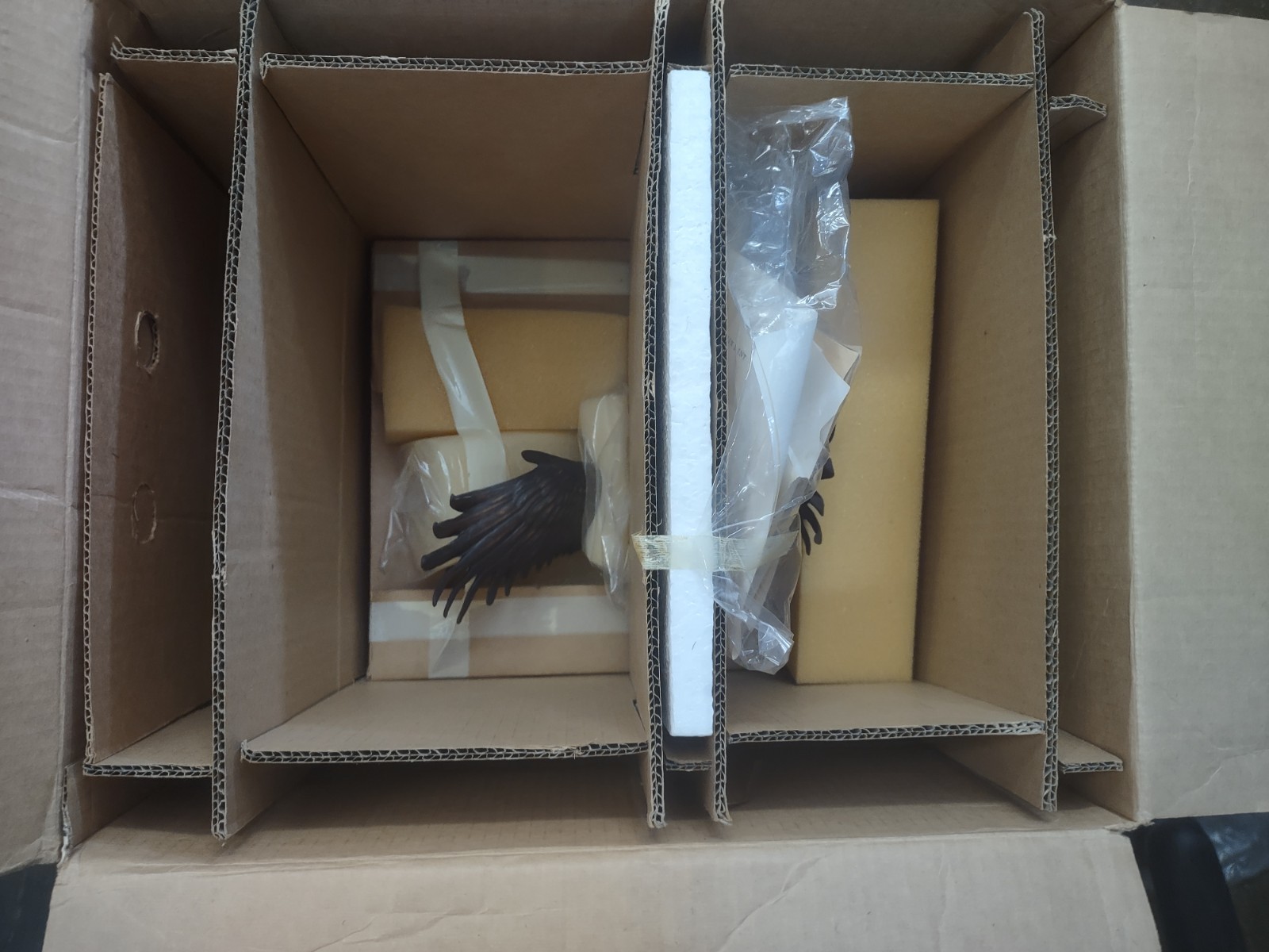 NIB Franklin Mint American Majesty Bald Eagle Porcelain Statue R. Van Ruyckevelt