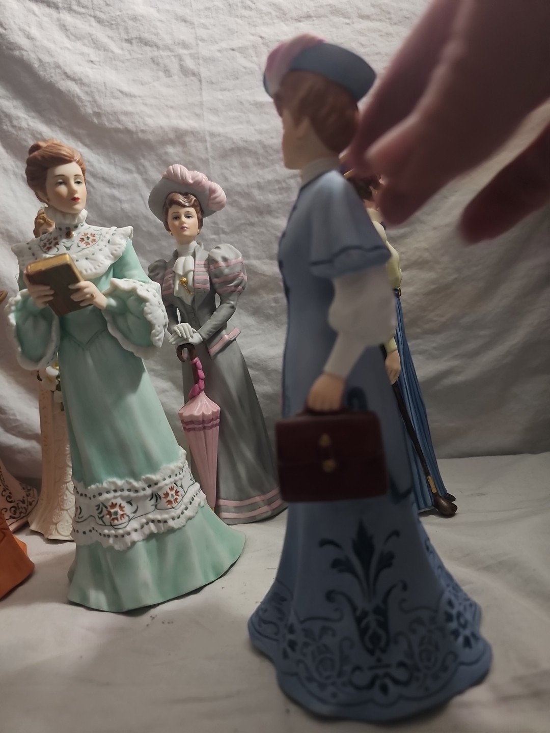 The Gibson Girls Porcelain Figurine Hamilton Collection 1986 Set of 7