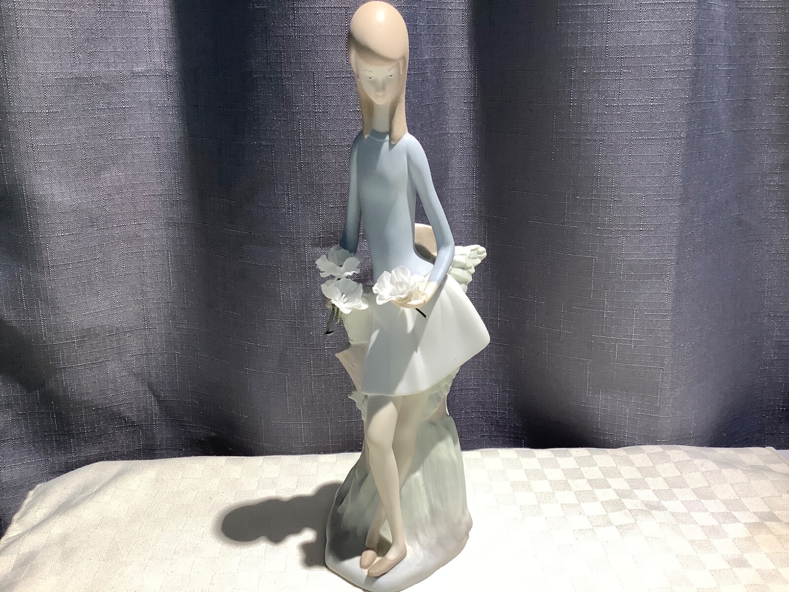 Lladro Nao Porcelain 10.5” Tall Flower Girl Made In Spain READ