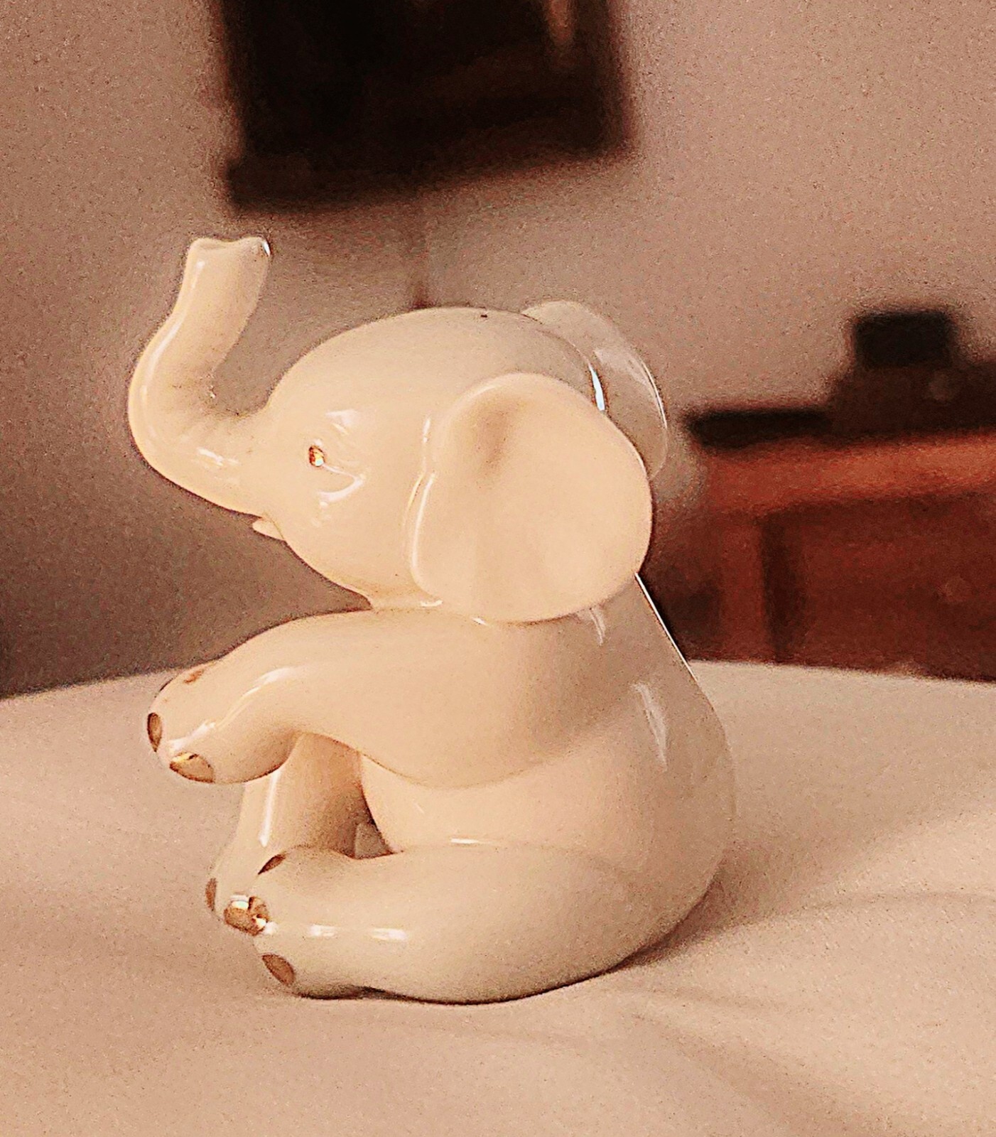 Vtg Lenox Elephant Porcelain Gold Trim Figurine 2.5″ Tall Smoke Free Home