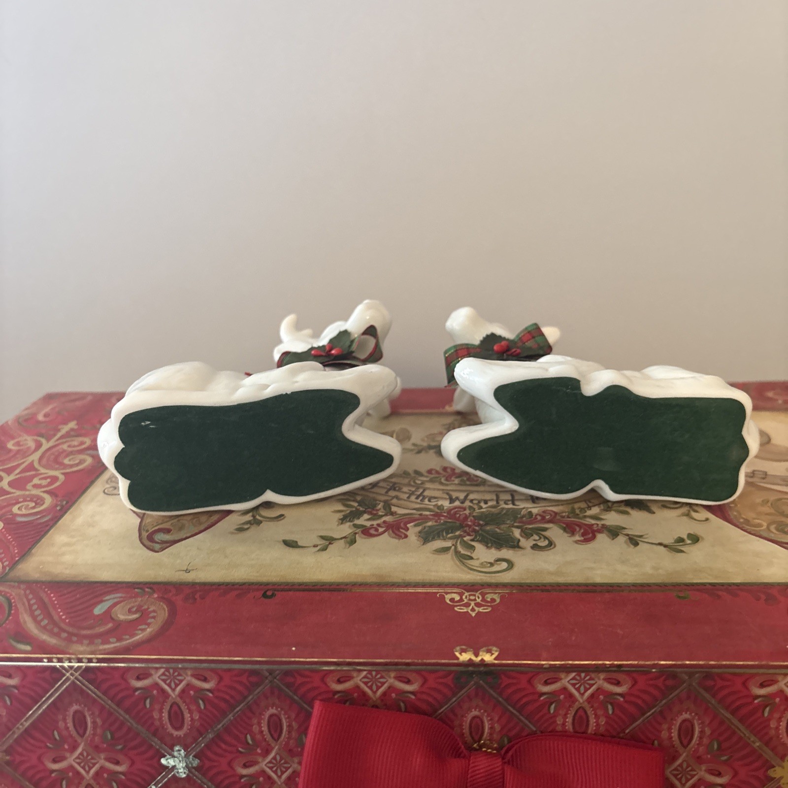Set Of White Porcelain Deer With Holiday Bows 4×3.5 In