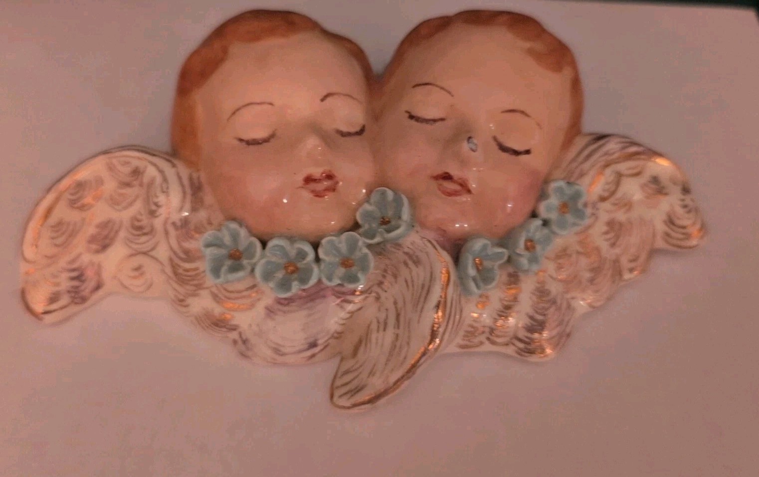 Vtg Handpainted Cherubs Angels Plaque Floral Wall Or Desk Decor NOSE CHIPPED
