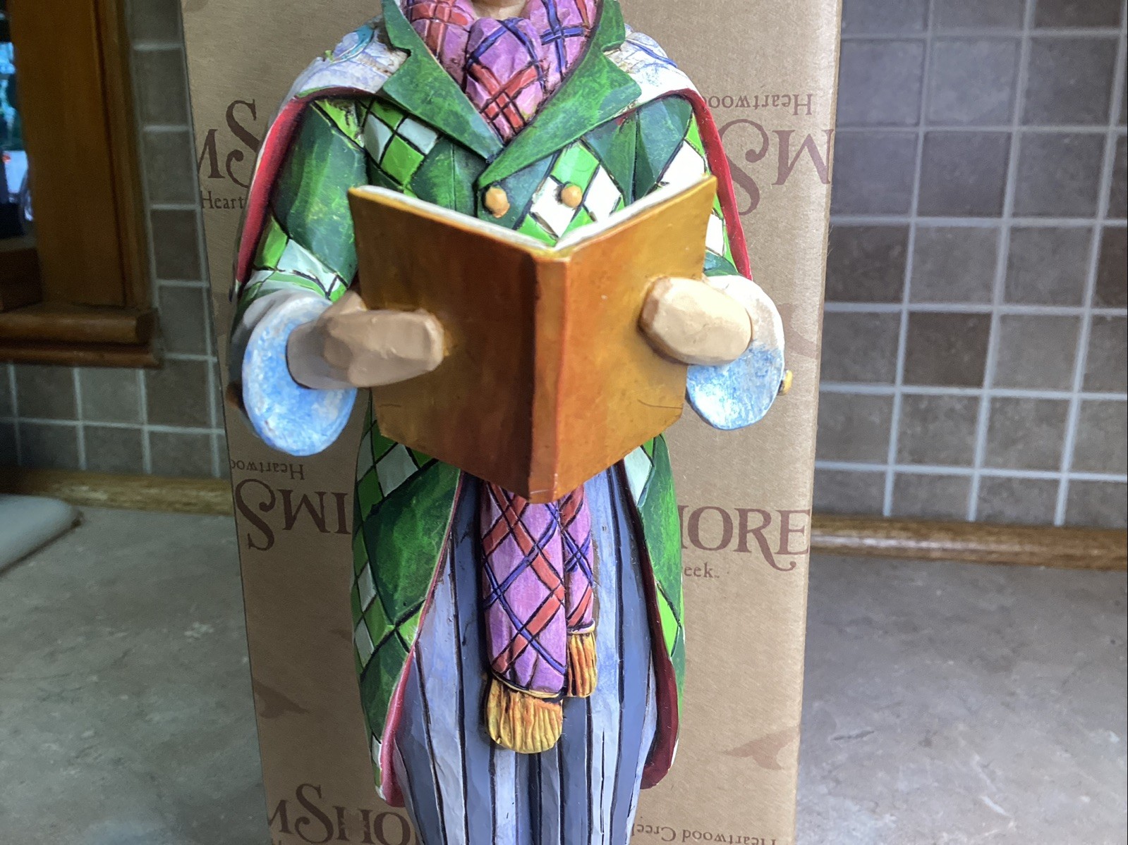 JIM SHORE “HERE WE COME A CAROLING” MAN CAROLER W/BOX #4005326-EUC