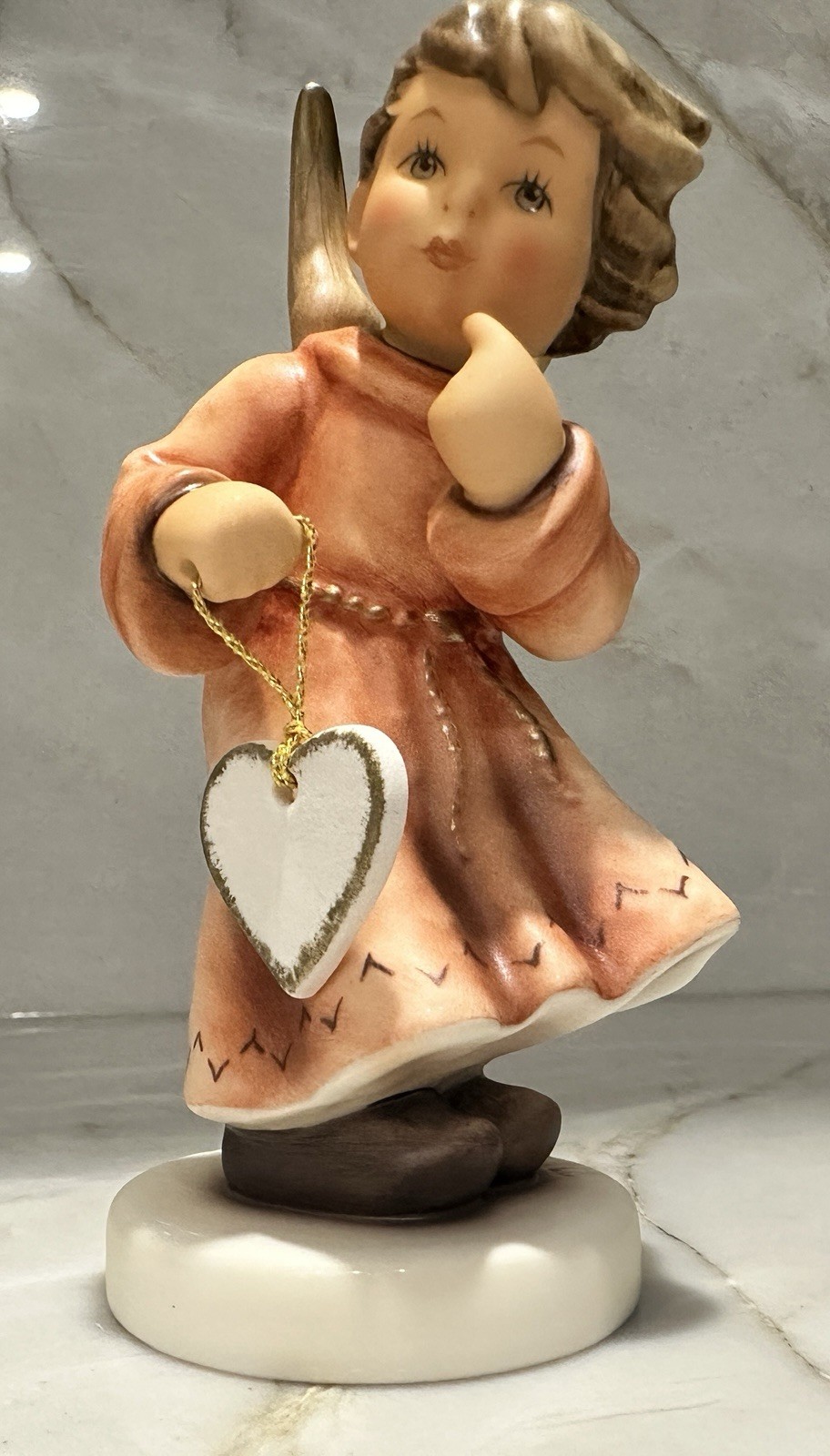 HUMMEL ANGEL OF LOVE 2018 Annual Angel Figurine W/ HEART Pristine W/Box Germany