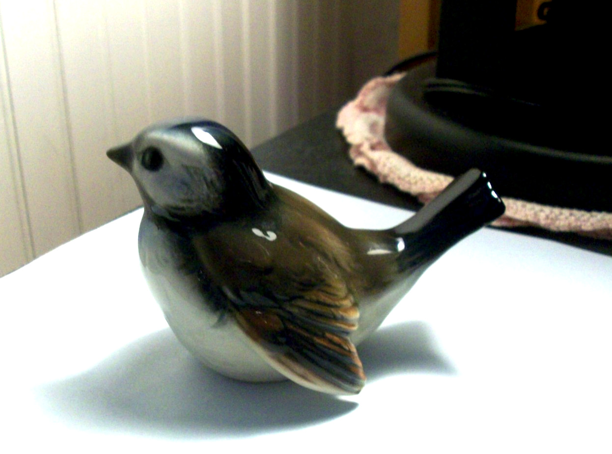 Vintage 1970’s GOEBEL glossy hand painted W.Germany bird figurine CV73 Excellent