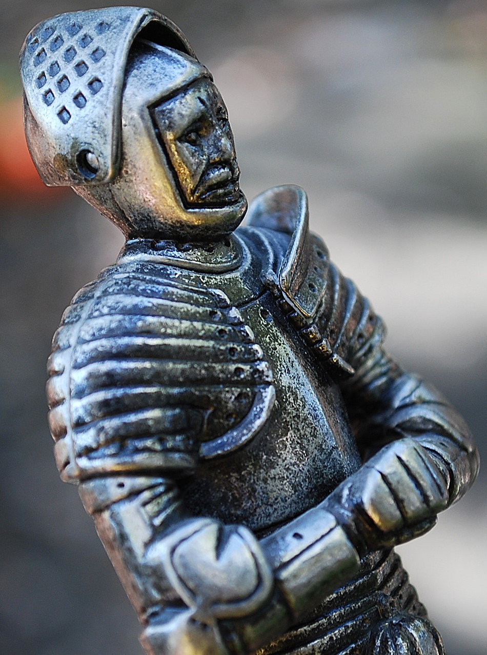 Vtg Heavy Cast Metal MEDIEVAL KNIGHT Figurine W Movable Visor DETAILED No Sword