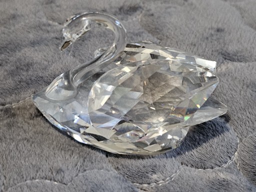 Swarovski Crystal “Beauties of the Lake”- 1.25”x2” Swan Figurine