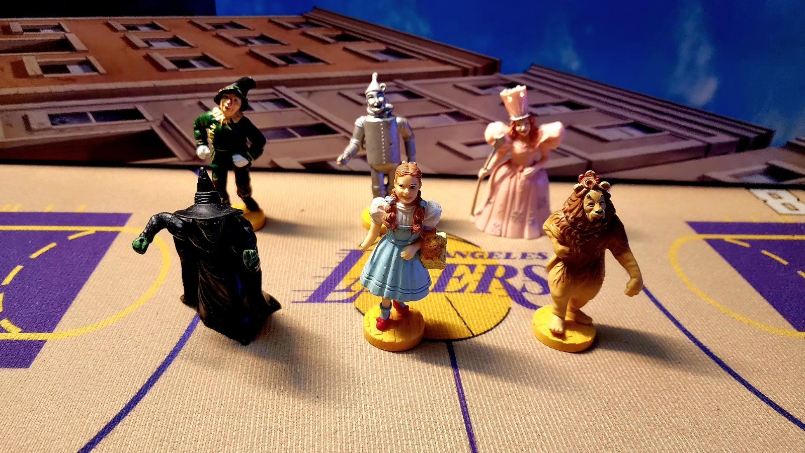 Lot of 6 Vintage Wizard of Oz Loews Ren MGM Turner Macau Presents Figurines