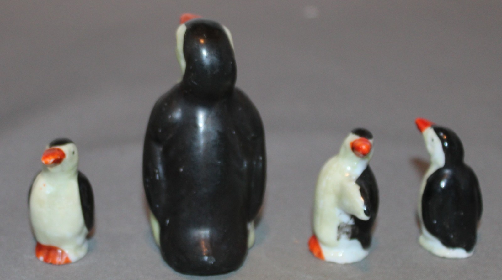 Mixed lot of 4 small Figurines Penguins