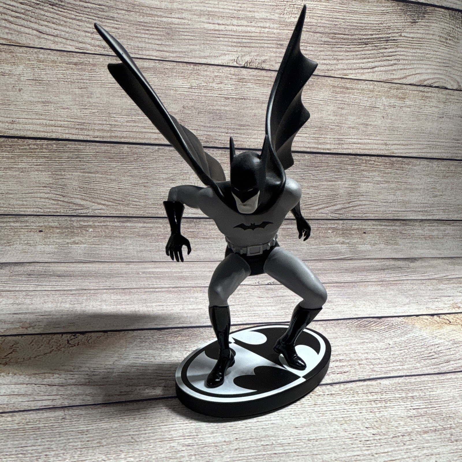 DC Direct Batman Black & White Bob Kane Statue 2008 696/3000