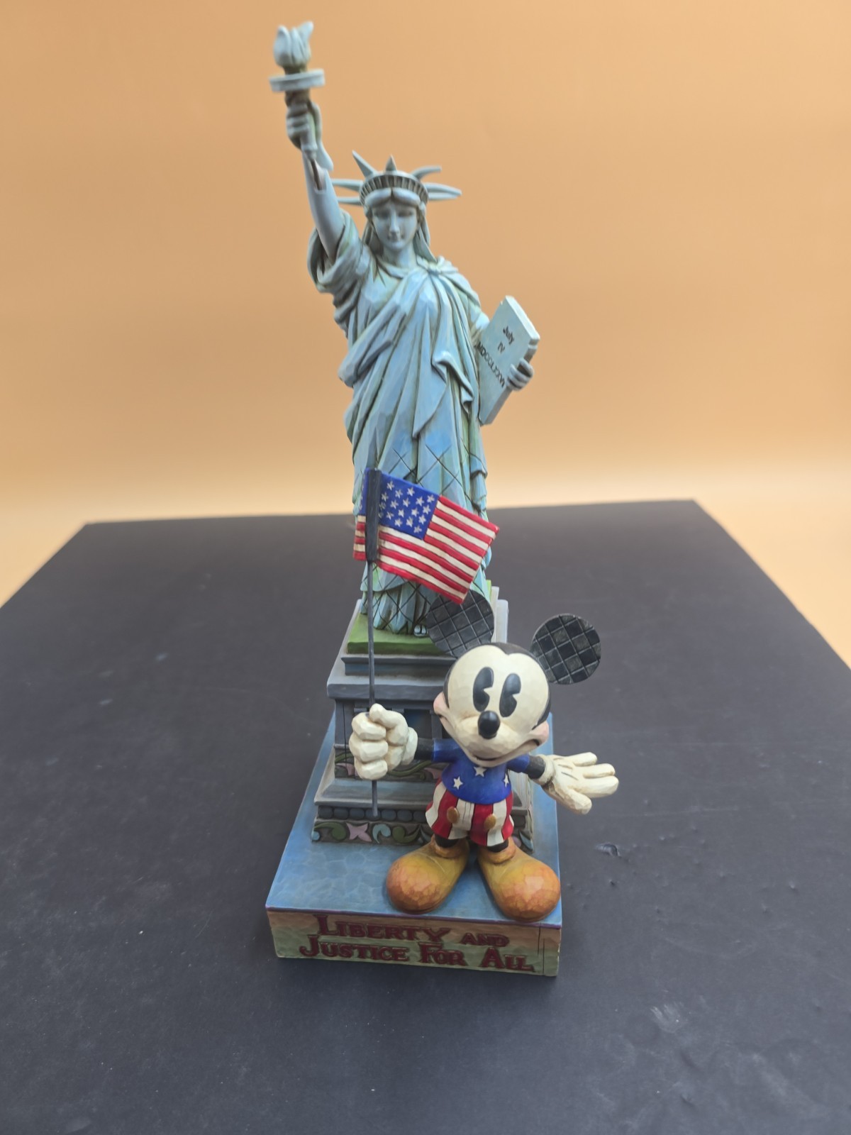 Jim Shore Disney Traditions 4007663 LIBERTY & JUSTICE FOR ALL Figurine Read