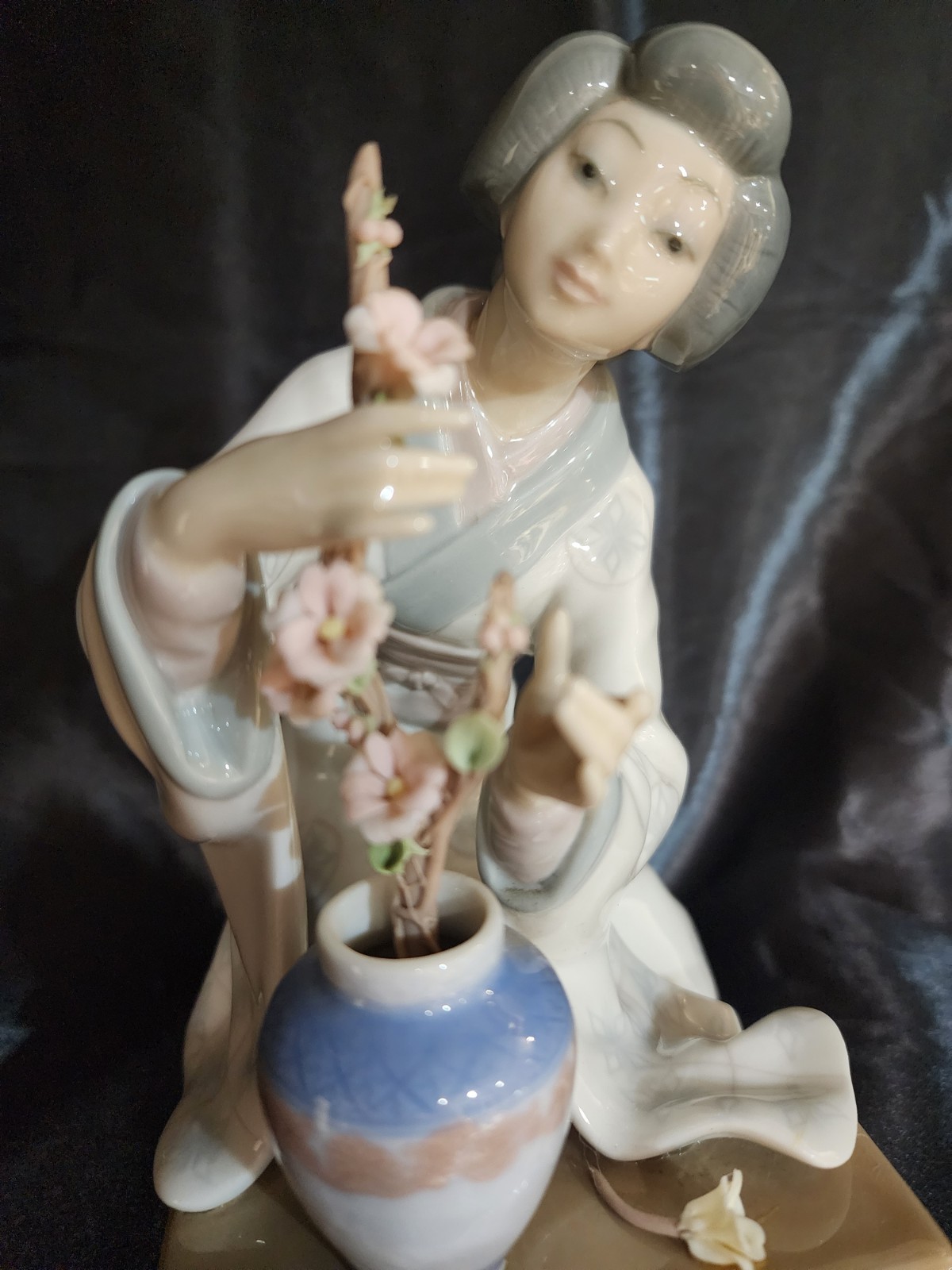 Vintage Lladro “Geisha Flower Arranger” Figurine #4840 Read