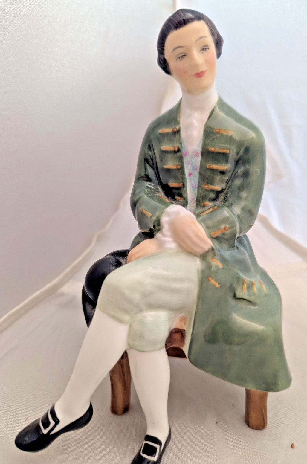 VTG Royal Doulton HN2227 Gentleman From Williamsburg Figurine England Colonial