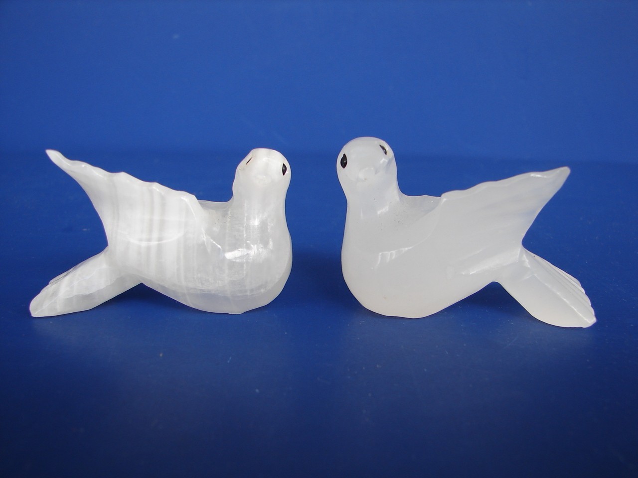Vintage Set of 2 Birds Doves of Carved White Stone Quartz Figurines