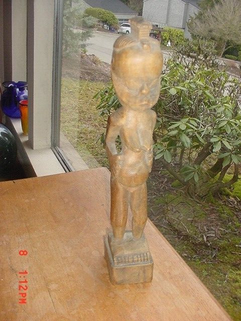 RARE VINTAGE ABORIGINIE CARVING OF WOMAN TAIWAN NATIVE 13 INCHES TALL
