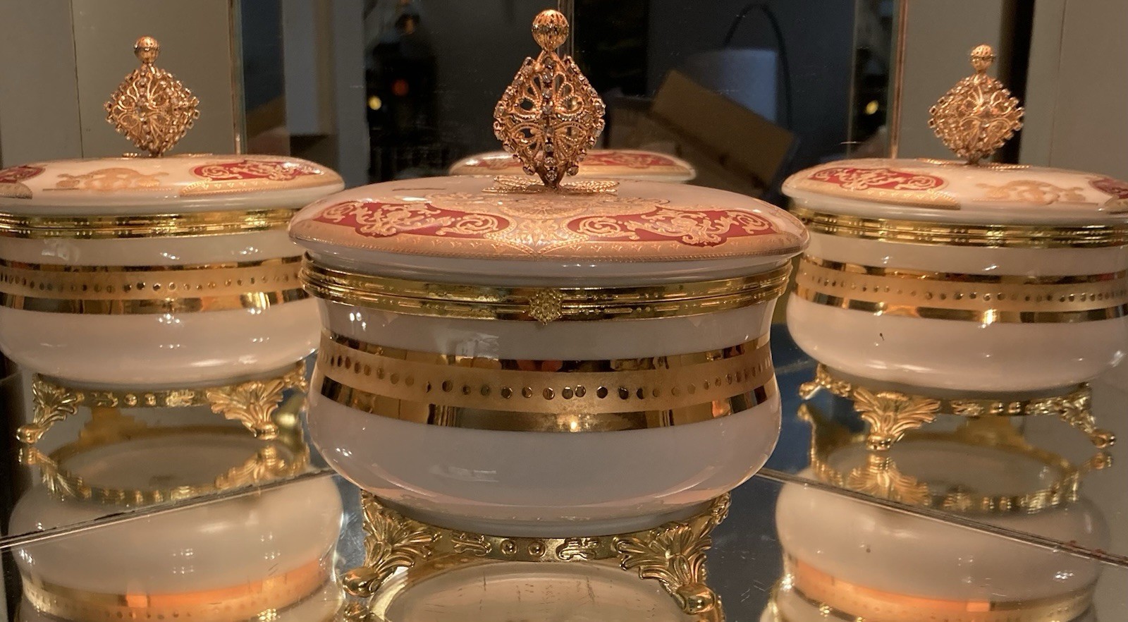 Caroline Porcellane Factory Italy Gold Filigree Enameled Hinged Box “Pristine”