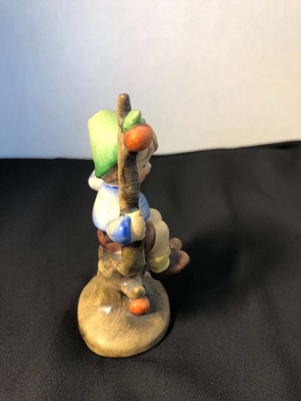 HUMMEL #142 3/0 Apple Tree Boy Full Bee 1950-1959