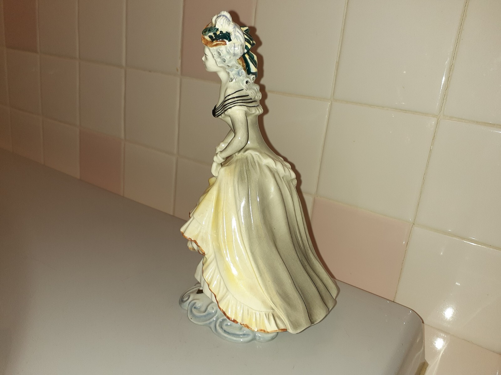 Goldscheider Everlast USA Porcelain Lady Figurine 8.4″ tall x 5″ x 4.9″