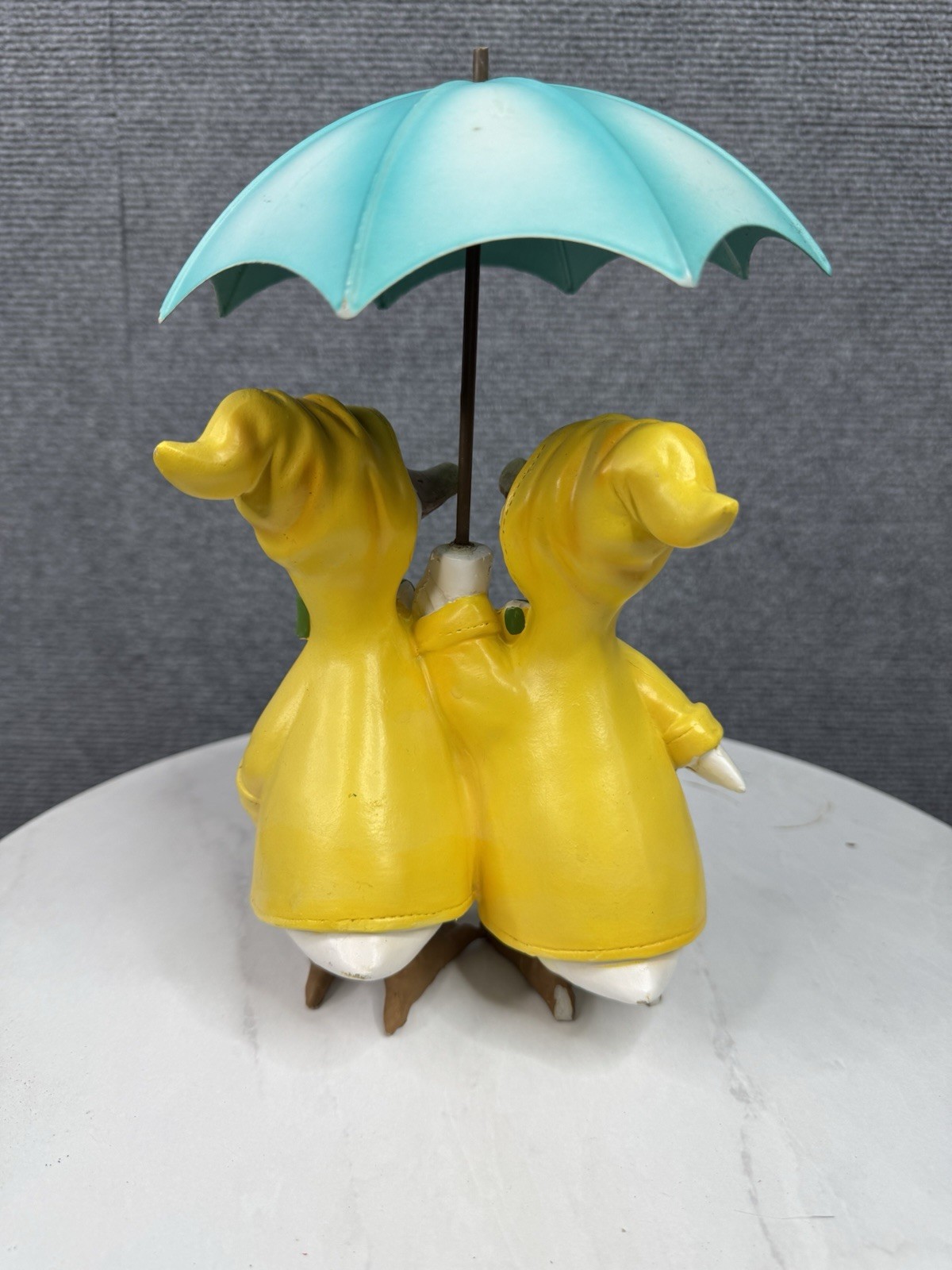 FAO SCHWARZ Ducklings Holding Umbrella Spring Resin Figurine Decor 10” Tall