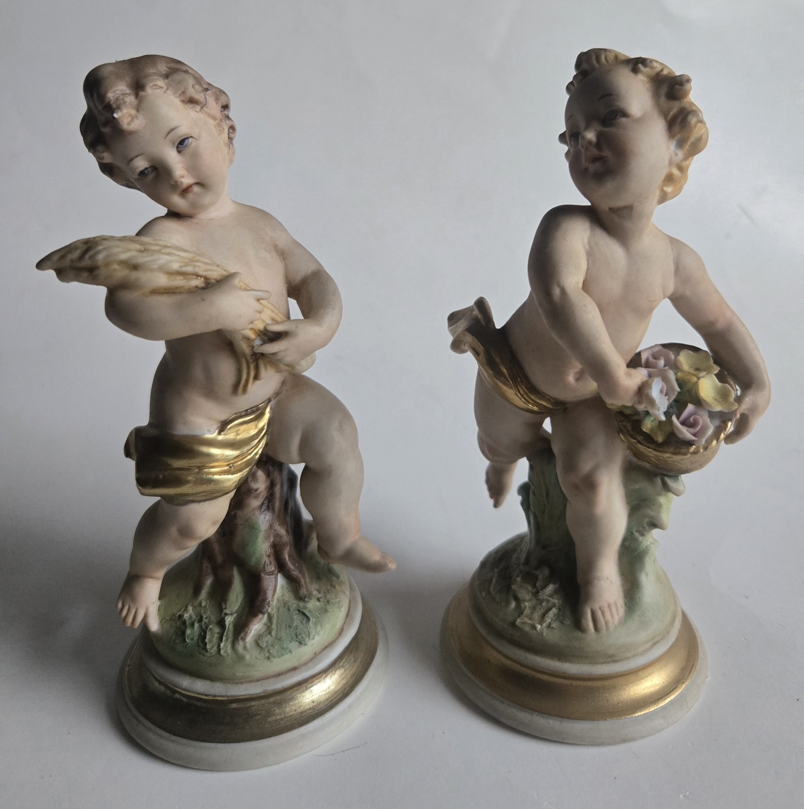 2 ANTIQUE BEAUTIFUL GERMANY CHERUB PUTTI FIGURINE SET MARKED GOLD GILT, 1 AS IS