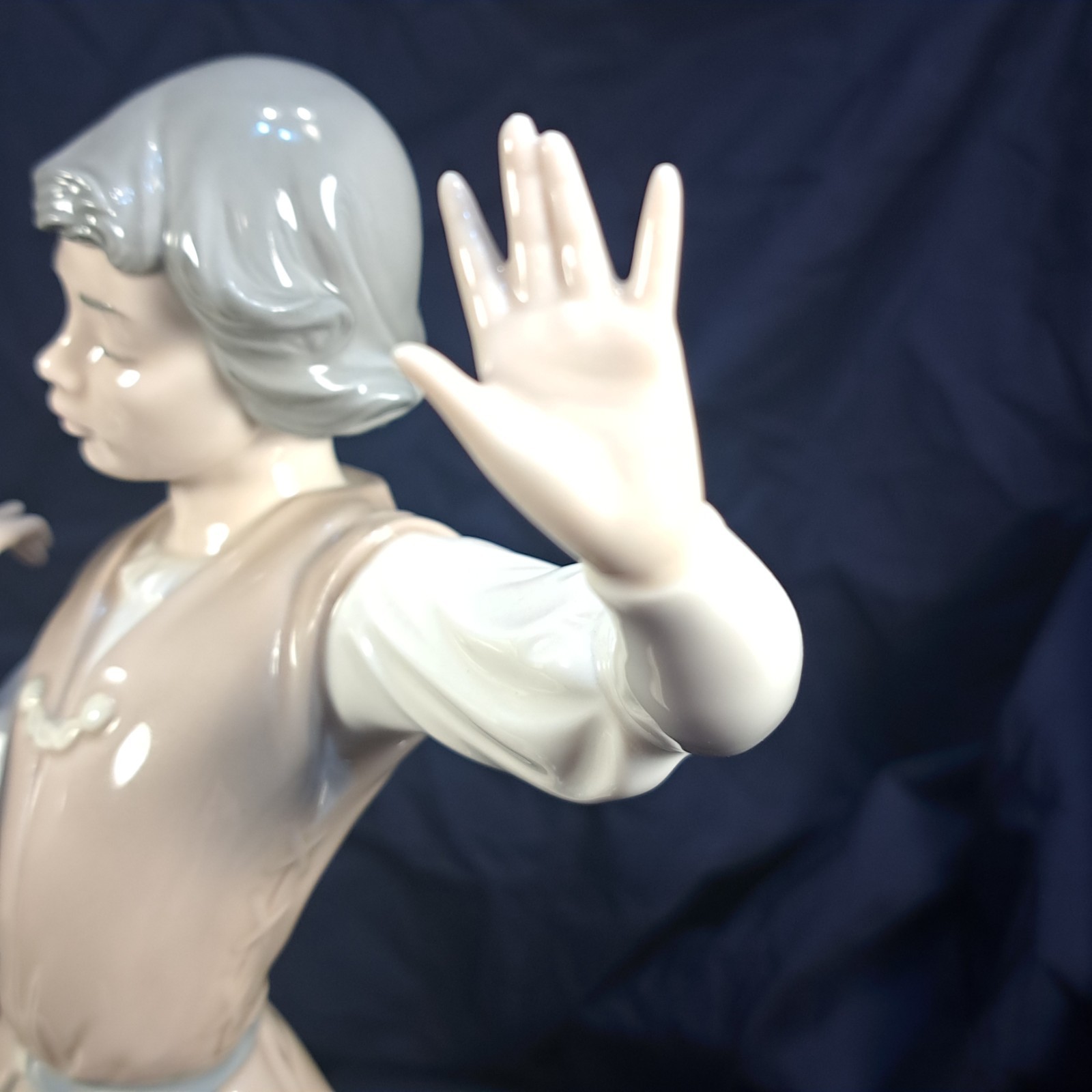 Lladro Dancing The Polka #5252 Porcelain 12.25″ Figurine Hand Made In Spain