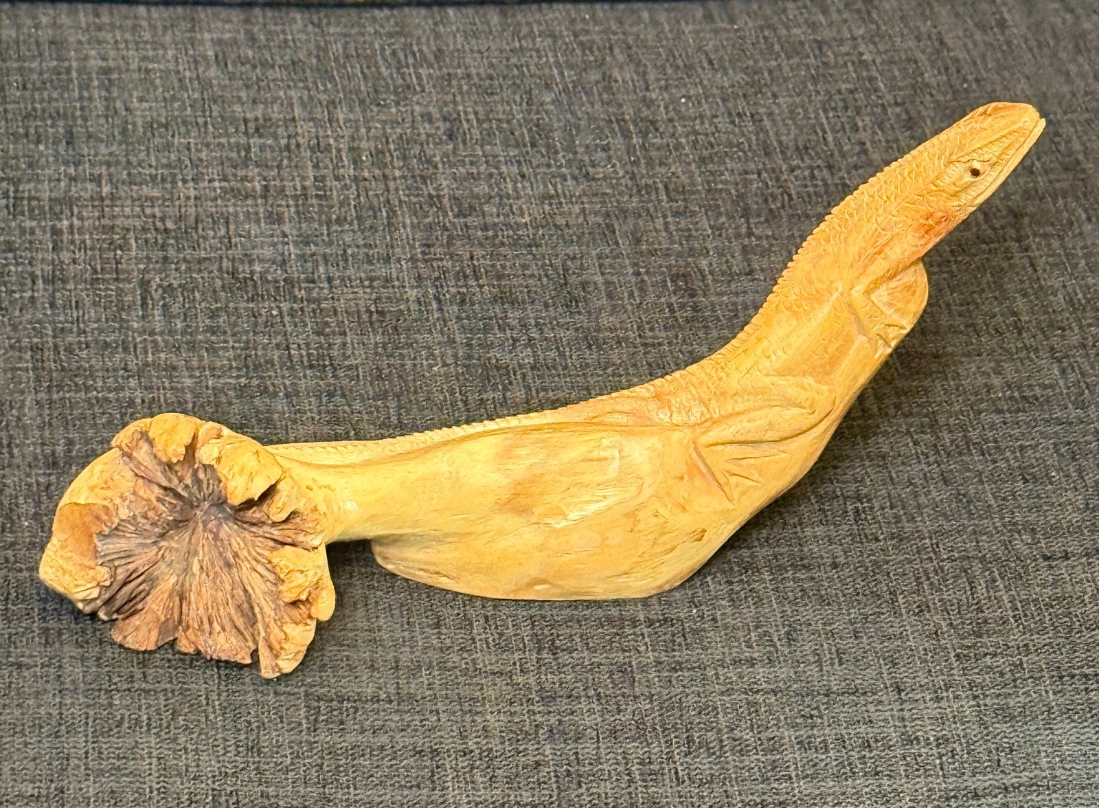 Hand Carved Burl Wood Driftwood Root Iguana Lizard Reptile Figurine Sculpture