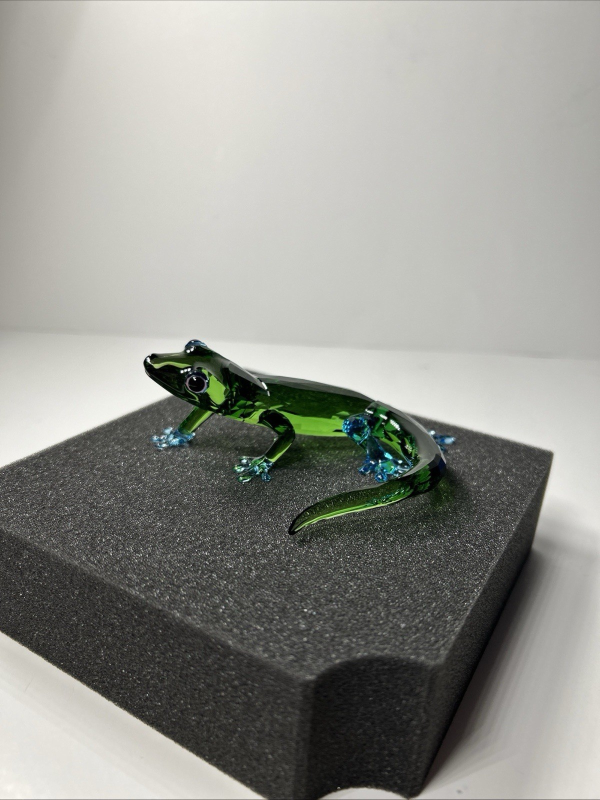 NIB Swarovski Gecko Lizard Nature Inspired Bright Green Crystal Figurine 5275511