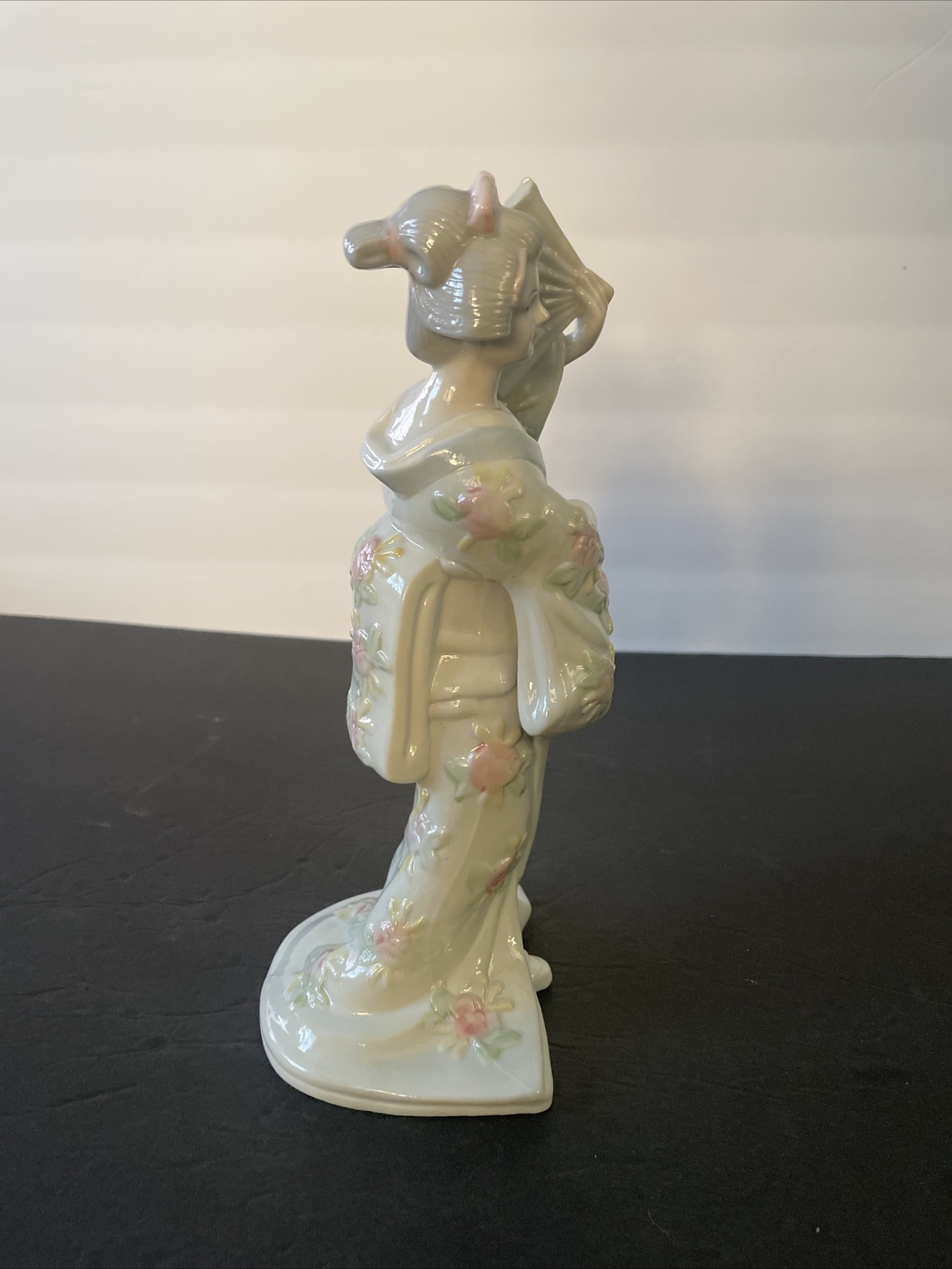 VIntage Porcelain Geisha Girl in Kimono with Fan Figurine Made In Taiwan