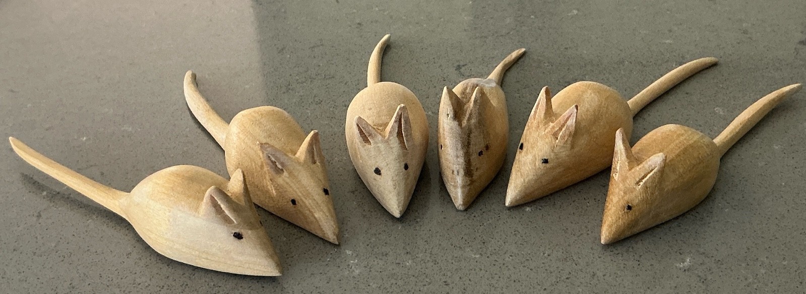 Hand Carved Mice Wood Small Vintage 3 1/2″ Set of six (6)