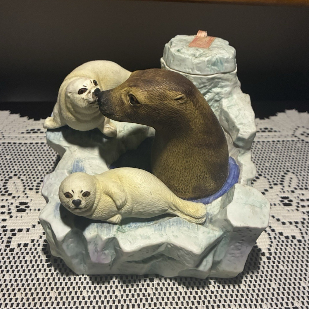 1978~ Rare vintage harp seal figure/flask!