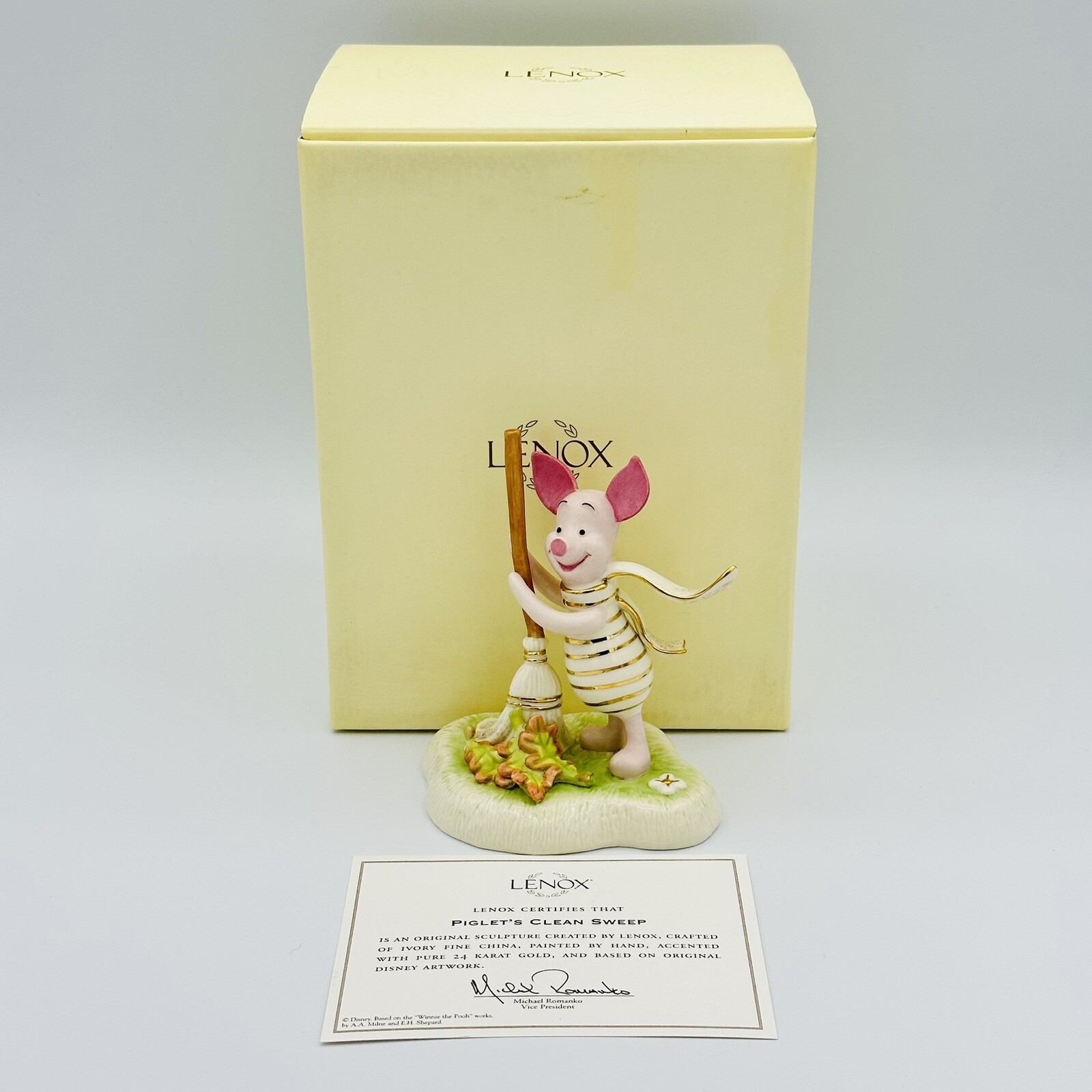 Lenox Walt Disney Showcase Piglet’s Clean Sweep Figurine Winnie The Pooh NEW COA