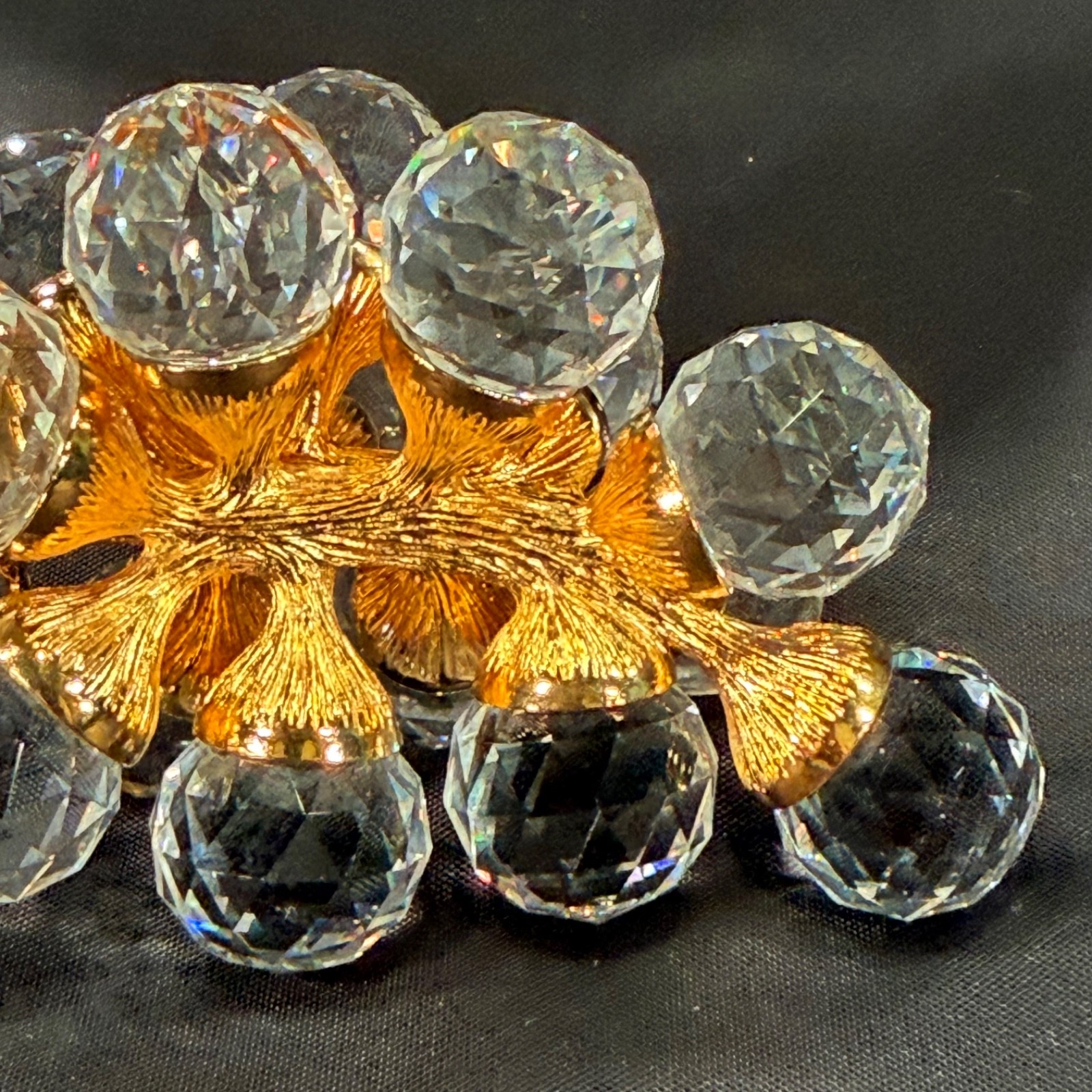 Swarovski Crystal 15 Grape Cluster w/Gold Leaves Sparkling Fruit Beautiful!!