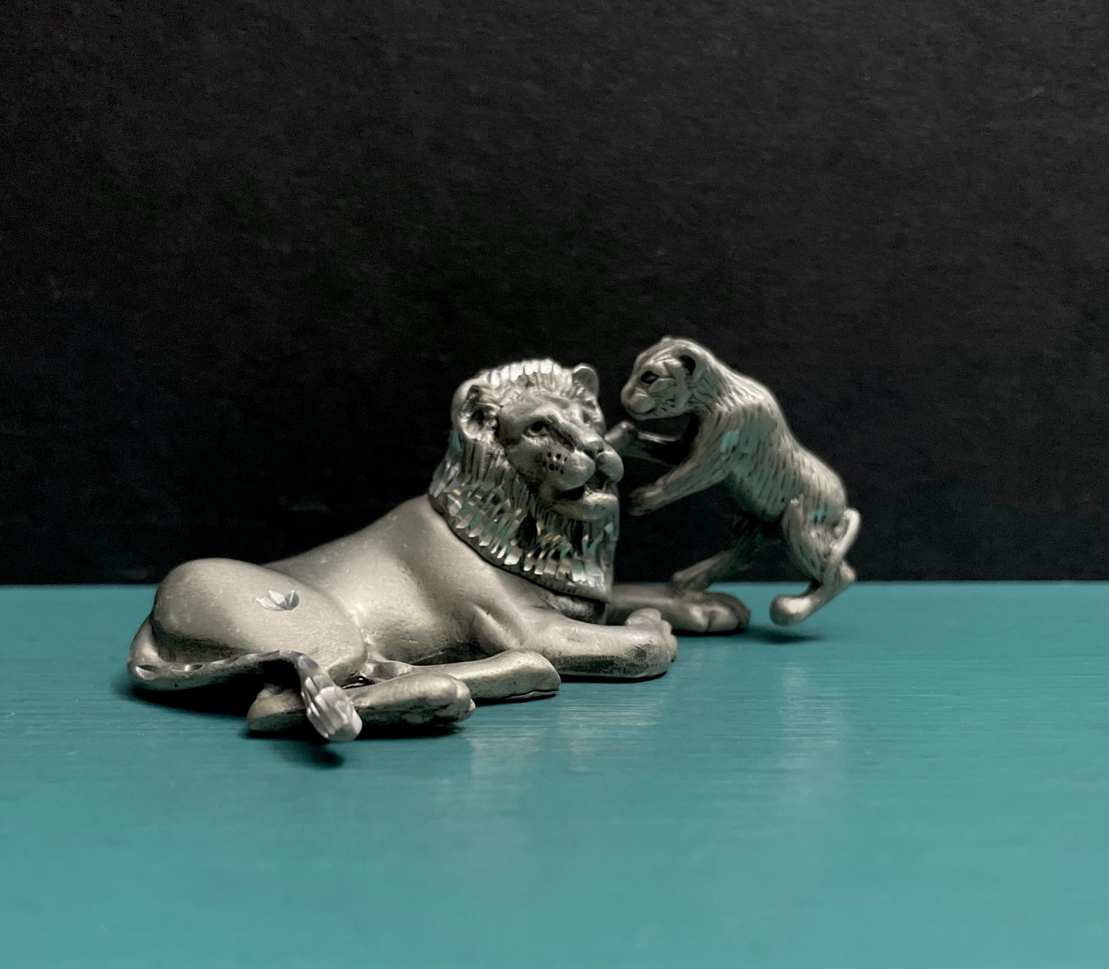 Cuter Pewter Lion King Baby Cub Wild Safari Zoo Animal Diorama Mini Art Figurine