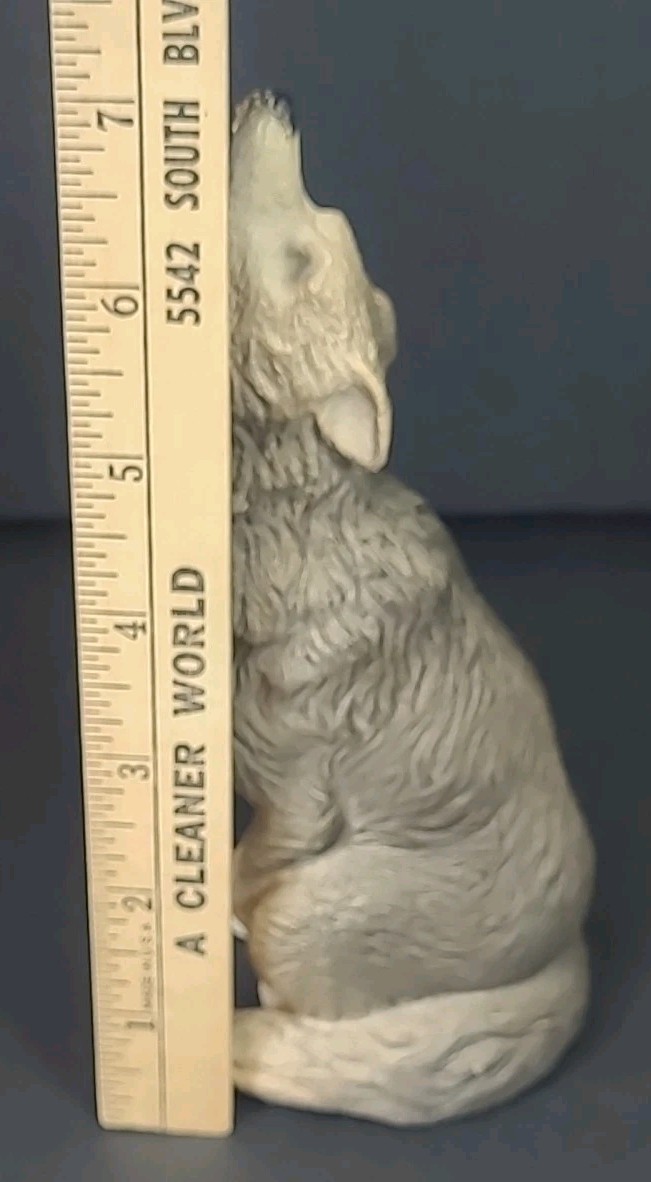 Vintage Howling Wolf Figurine Universal Statuary Corp 1999 Coyote Dog Gray