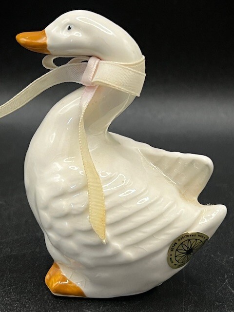 Porcelain Takahashi Swan 3.25″ Made in Japan Figurine w/ ribbon