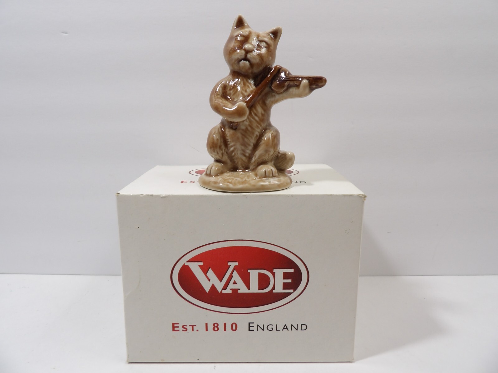 Wade England Nursery Rhyme Large Blow Up “Cat And The Fiddle” Figurine ~ 3″ Tall