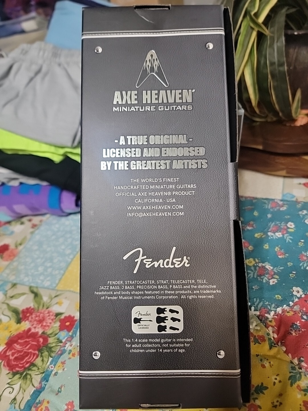 FS-009 Licensed Fender Stratocaster Black Guard