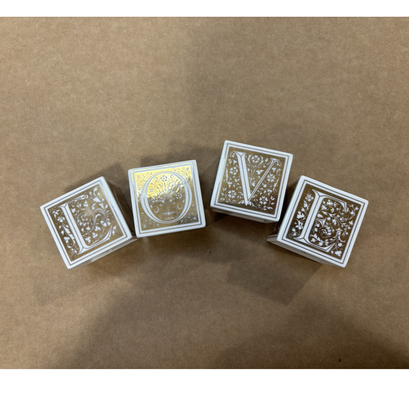 Papel Fine Bone China Decorative Figurine Set of 4 White/Gold 1995