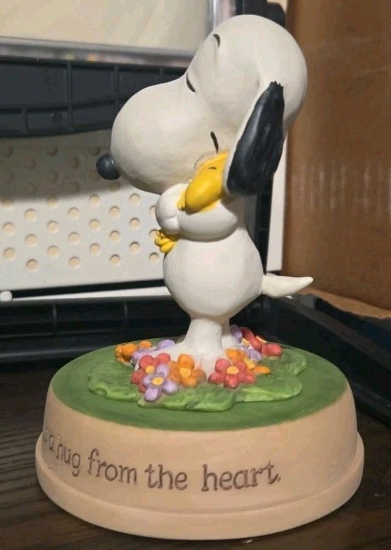 Hallmark Peanuts Snoopy Woodstock Happiness is A Hug From The Heart 2011