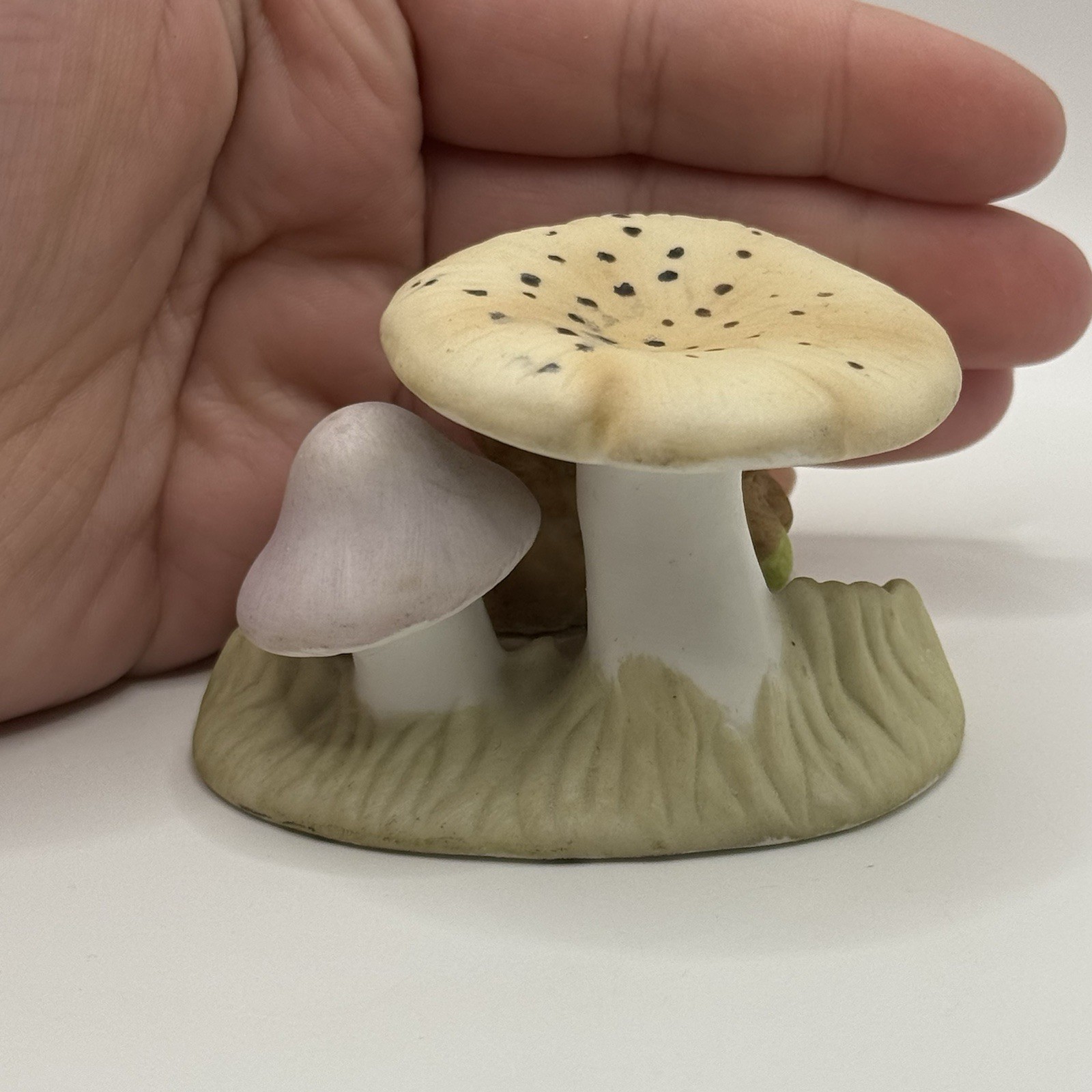 Vintage Woodland Critters Mushroom Figurine Trinket Bunny Mini Collectible ***