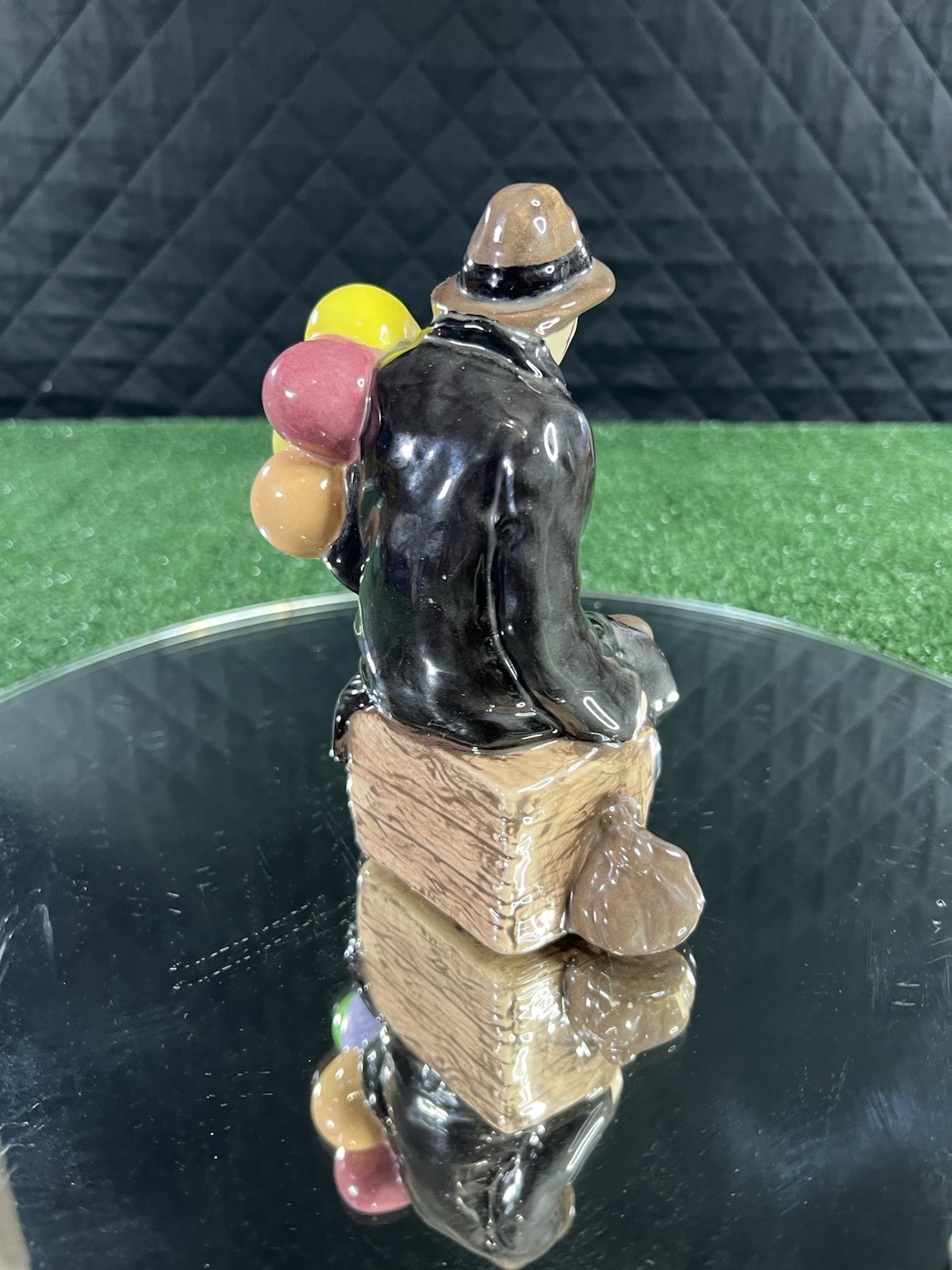 Vintage Royal Doubton The Balloon Man Figurine HN1954 Decor