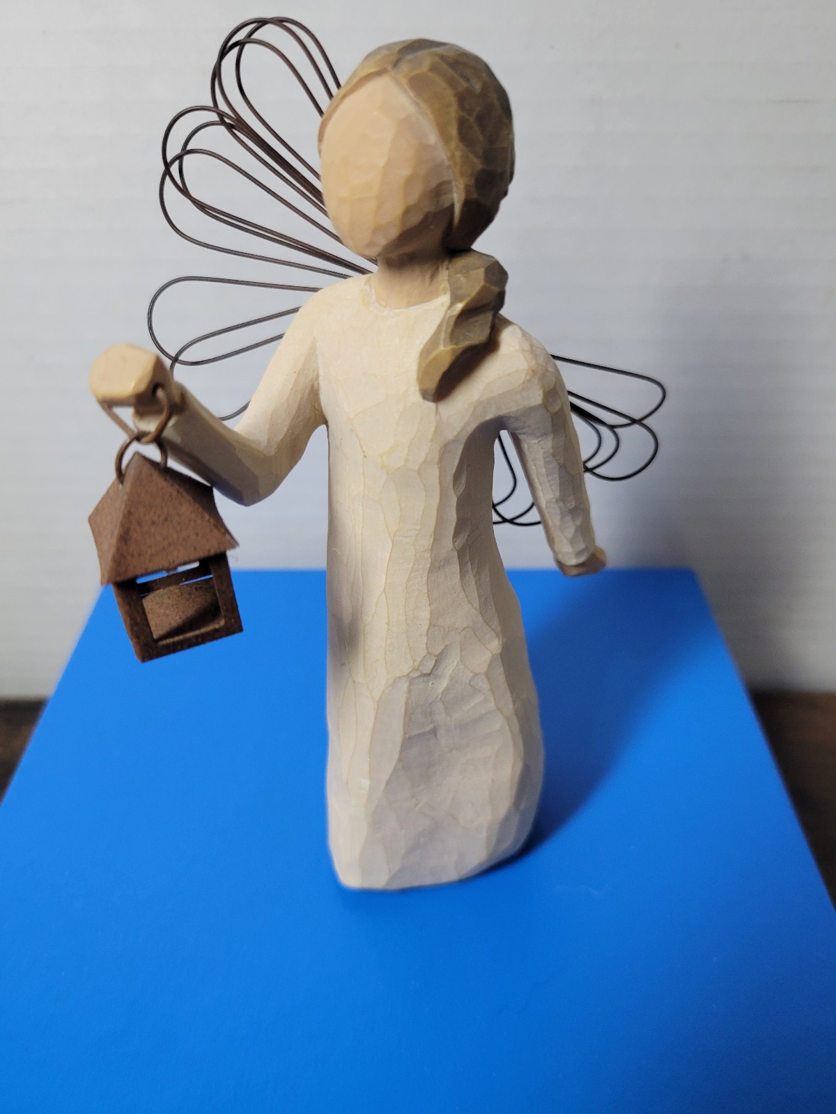 Willow Tree ANGEL of HOPE w/ Lantern Figurine Demdaco 5″ Susan Lordi NEW