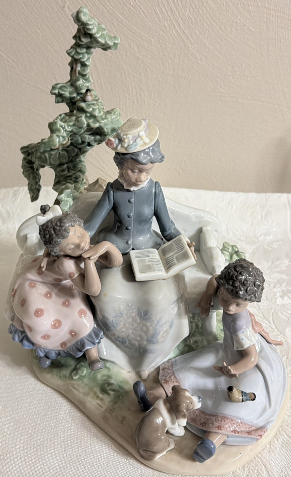 Lladro 5371 FAMILY ROOTS Black Legacy Collection Mother reading to children