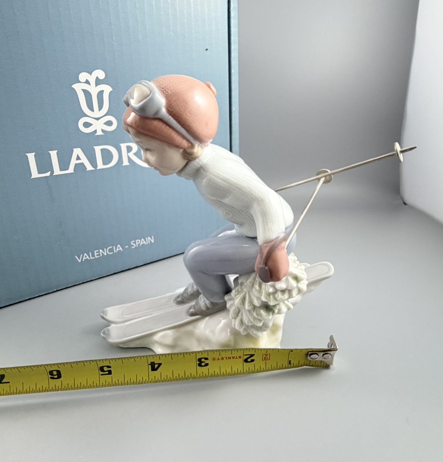 LLADRO Spain Porcelain I’ll Get There First Girl Skiing Figurine #8324 w/Box